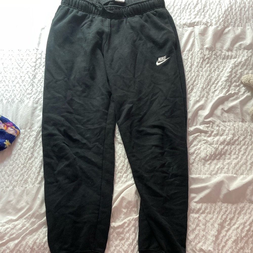 Black Nike sweatpants